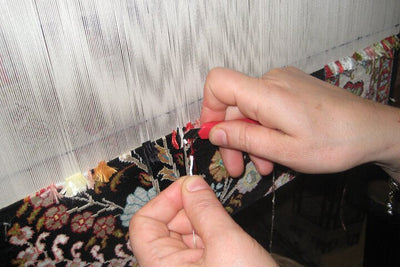 close-up-authentic-silk-turkish-rug-shopping-tour-istanbul